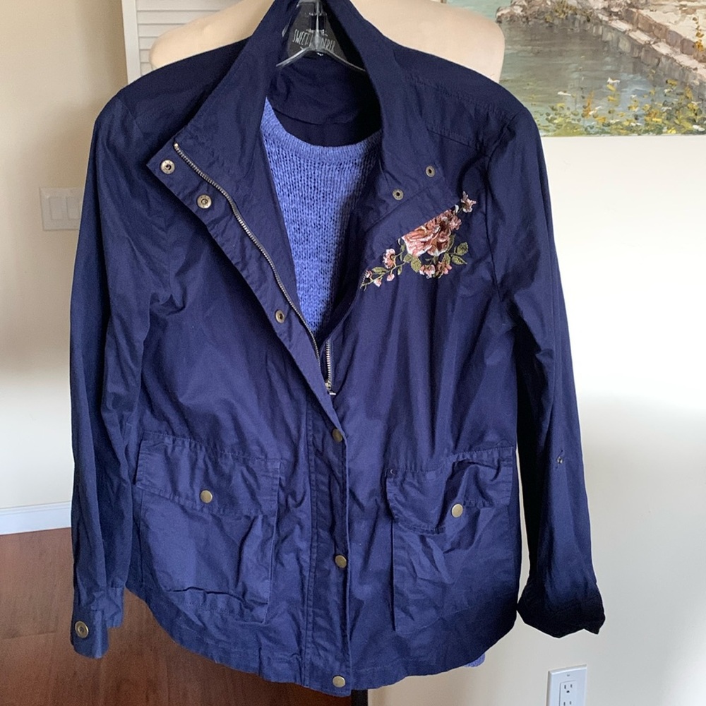 Great springtime cotton jacket, with pretty flower embroidery on yoke.